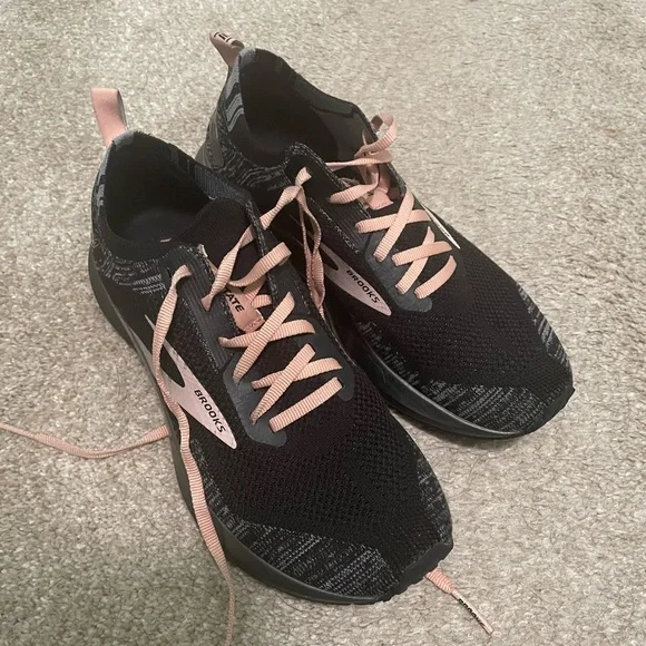 Brooks Levitate 4 Sneakers - Picture 1 of 4